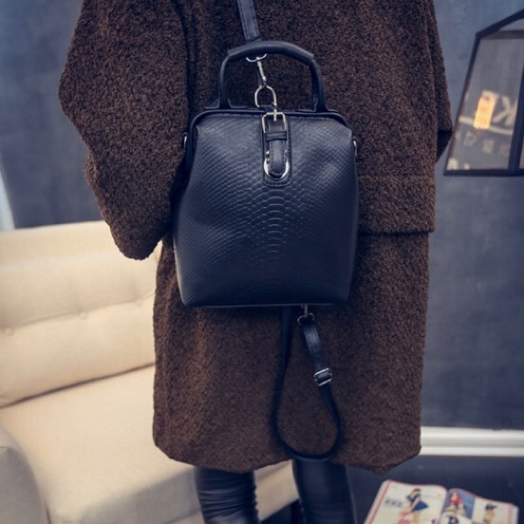 Just In! 🆕 CAIRO Crocodile Backpack Crossbody - Picture 5 of 8